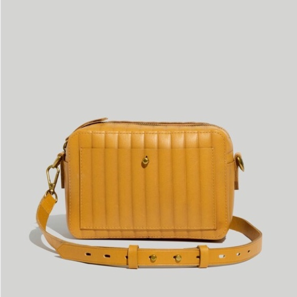 NWT Madewell The Transport Leather Camera Bag: Bubble Pleat Edition